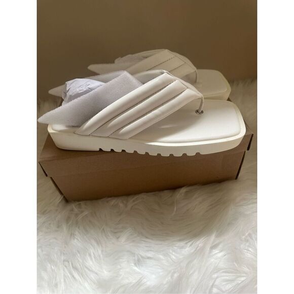 Steve Madden Boost size 9.5 white Faux Leather Square Toe Flip-Flops - Picture 4 of 10